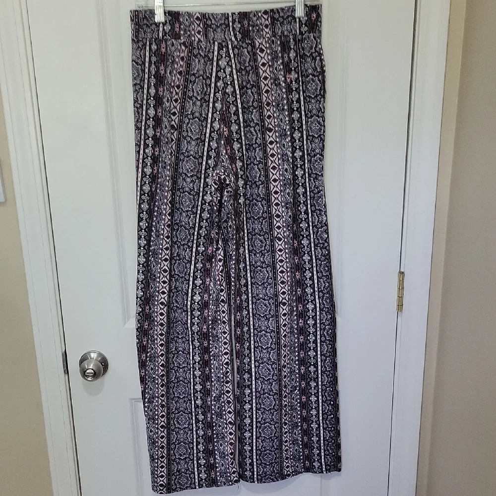 Studio Black and White Geometric Wide Leg Pants - Picture 2 of 5